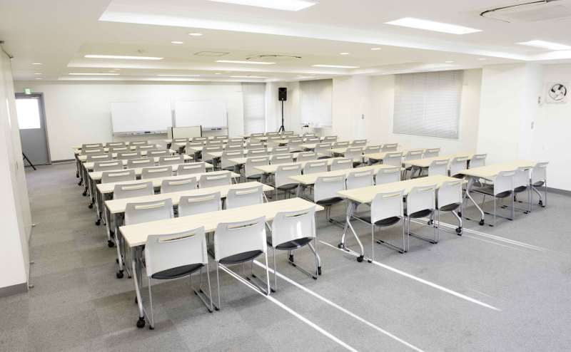 会議室内の様子。後方入り口側より。