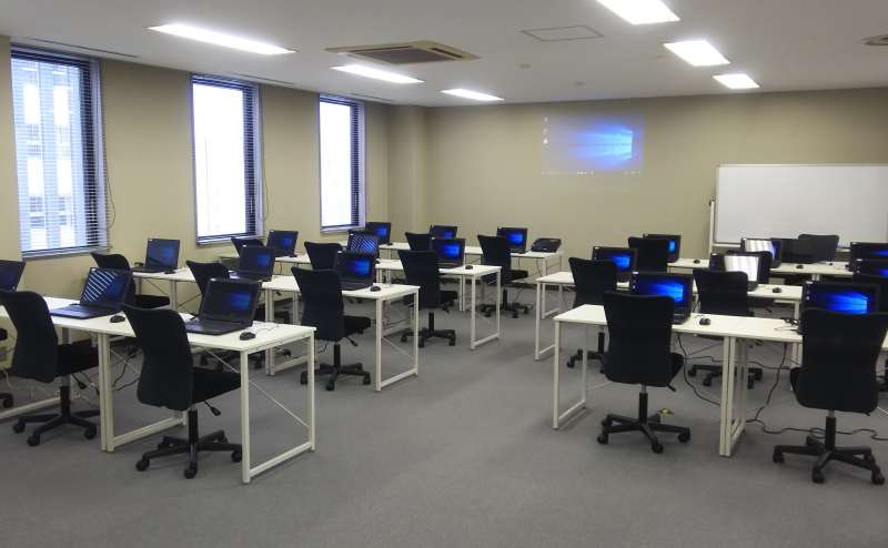 20名、スクール形式、パソコンご利用時の風景①