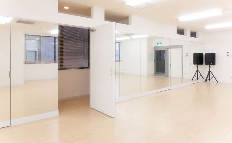 スタジオ内に更衣室が１部屋ございます。