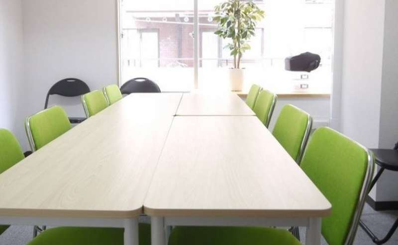 島型レイアウトにも。窓のある開放的な雰囲気です