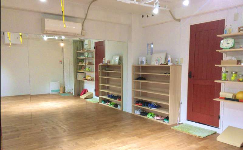 スタジオ内(フォームcheckに便利♬足先まで写る大型ミラーあります)