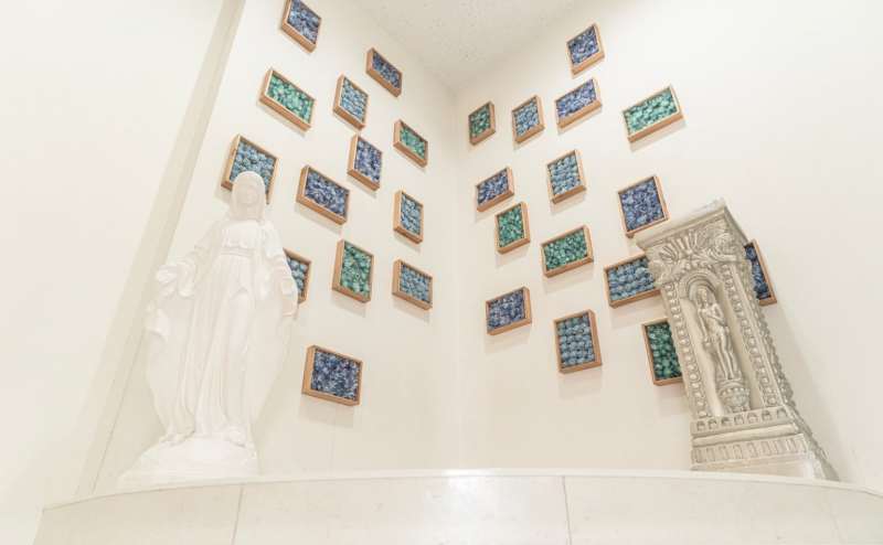 被写体が際立つ撮影が可能な白ホリゾントエリアでプロフィール写真撮影はいかがでしょうか