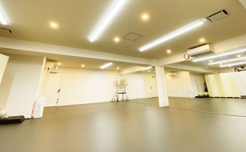 【秋葉原】駅近 アクセス抜群 格安 Wi-Fiなど設備無料 鏡張り/ダンス ヨガ フィットネス 演劇 楽器演奏など多目的に利用できる/練習 レッスン 教室/『防音』レンタルスタジオ スタジオ五軒町