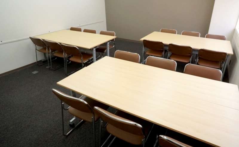 片側壁付け、三角形のレイアウトで余裕のある配置になります