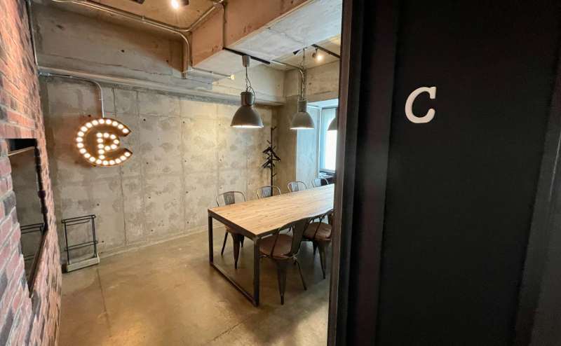 【「C」というアルファベットが目印です。会議室に鍵はついていないのでそのままご入室ください】 - TIME SHARING 田町赤羽橋 8Cの写真