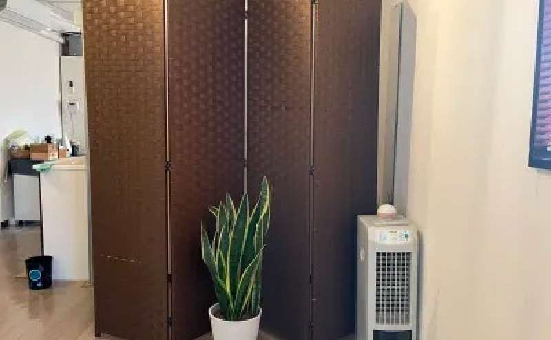 このついたての奥がトイレです。アジアンテイストのオシャレなスペースです