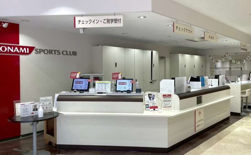 【フロント（こちらでご利用案内・プレート・ネックストラップをお受取ください。）】