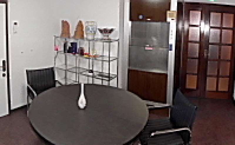 広いバックヤード　ダムウエーターも利用可