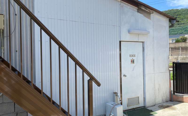 トイレはスタジオの外、共同洗面所をご使用ください。