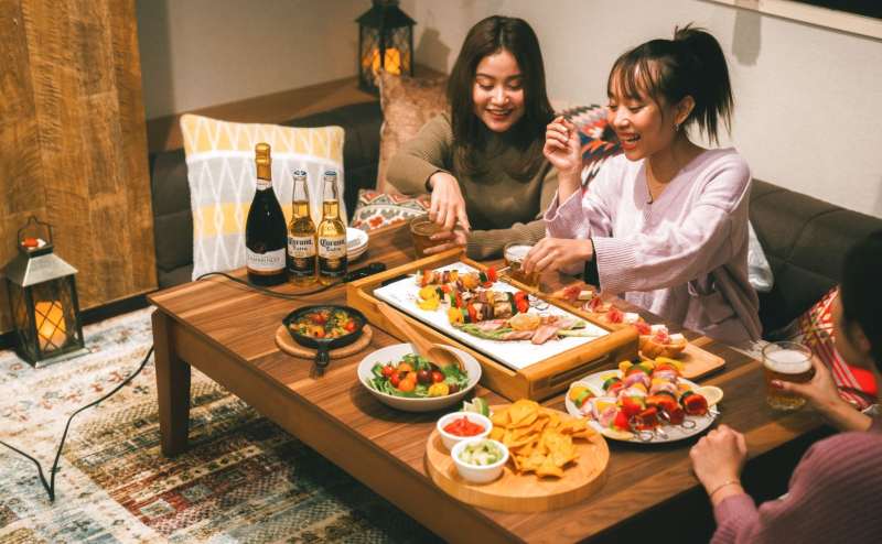 パーティーにぴったりのスペース。たこ焼き器もございます。人気の「たこパ」はいかがでしょうか