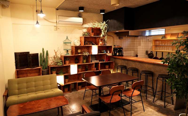 地下にカフェスペースも併設。 別途レンタル可能。