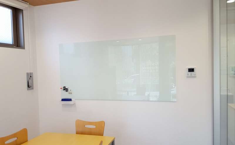 大型ガラスボードあります。