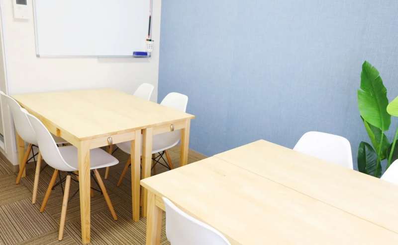 飛沫防止のパーテーションを設置しております