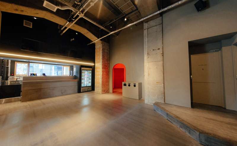 カフェスペースとしてもご利用可能なゆったりとしたエントランス