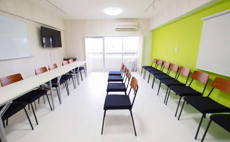 面接や面接練習、オーディションなどに最適なレイアウトです。