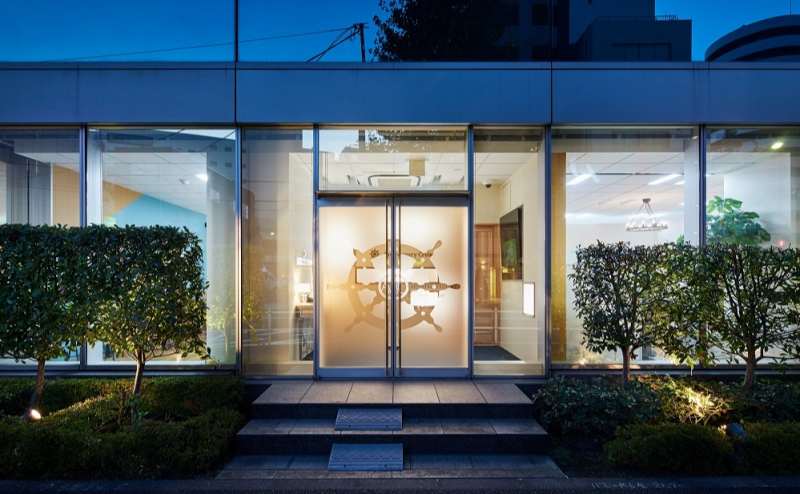 正面エントランス