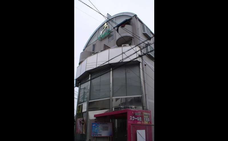 大阪京橋天井が高くおしゃれなレンタルスペースのアクセス1