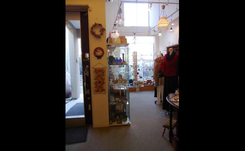 出入口脇の常設ショップ