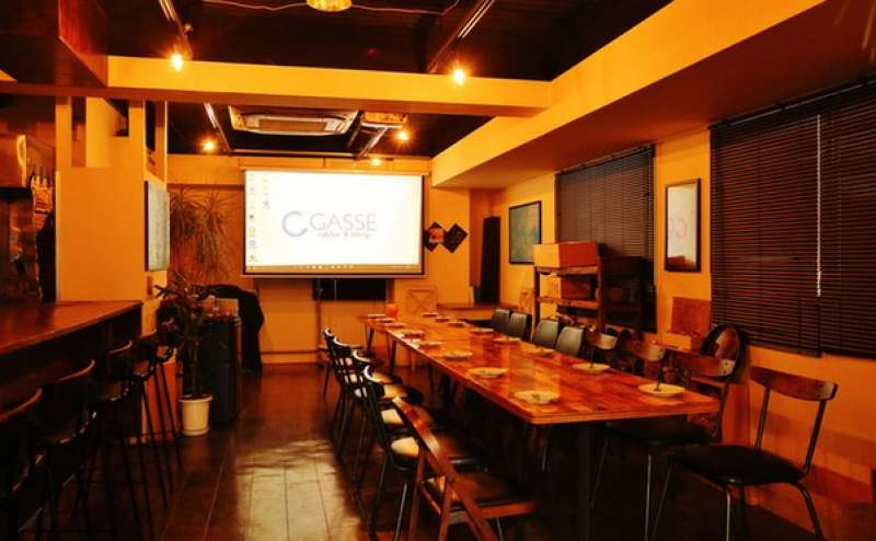 GASSE 目黒 カフェダイニング 目黒駅から徒歩1分 貸し切りスペース 30名着席可能 結婚式の二次会 パーティー イベント プロジェクター完備 Wi-Fi完備 アルコール消毒完備 レイアウト変更可