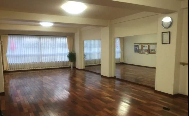 【徳島】JR徳島駅徒歩8分 本格的なダンススタジオ 格安 完全貸切 一面鏡/社交ダンス エアロビなど各種ダンス ヨガ ピラティス 撮影など/練習 レッスン 教室など/橋本ダンススタジオ 徳島スタジオ