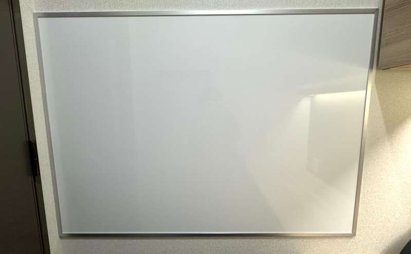 【壁面にはホワイトボードが設置されています♪】 - エキスパートオフィス大宮 312の写真