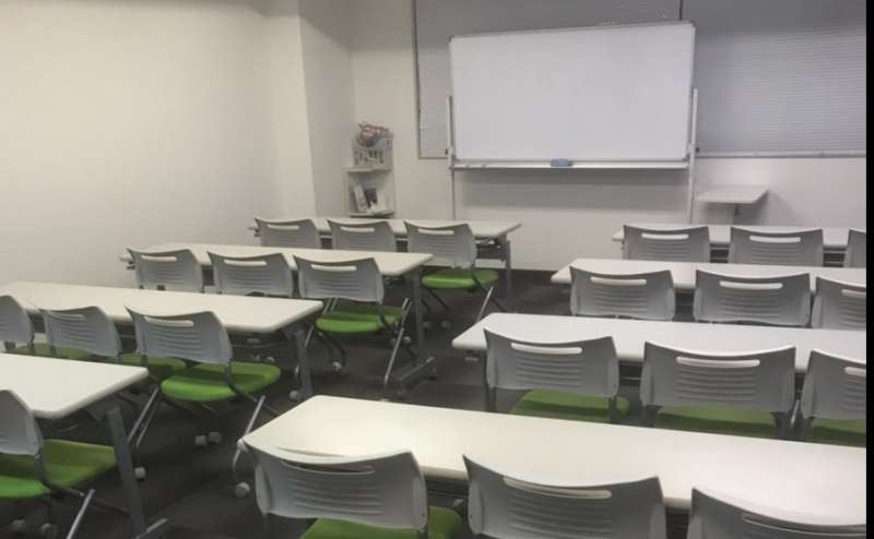 新横浜ホール／第３会議室【新横浜駅徒歩4分】 駅近 格安 最大３０名 プロジェクター等 設備充実！