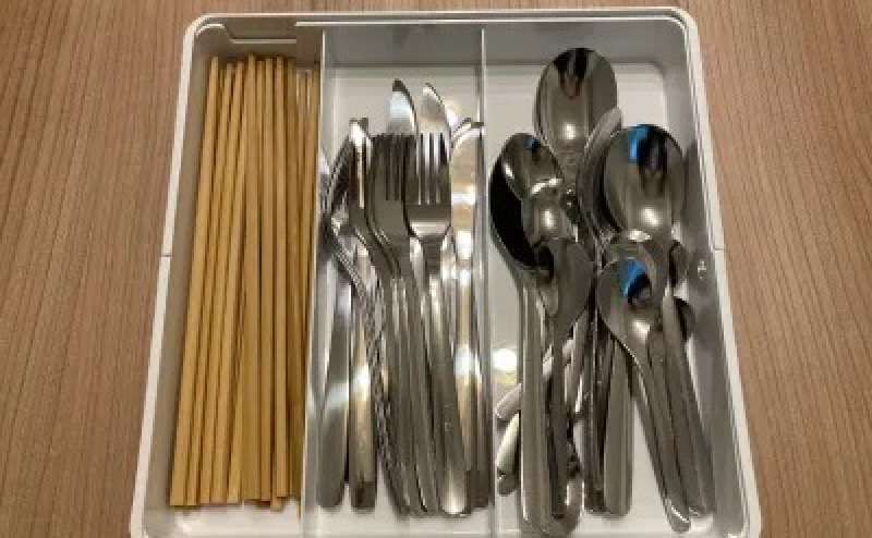 カトラリー類もございます。ご利用後は洗浄の上、元にお戻しいただきますようお願いいたします