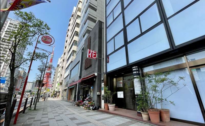 【東京タワーを正面に見て、お花屋さんのすぐ手前が当ビルです】 - TIME SHARING 田町赤羽橋 8Aの写真