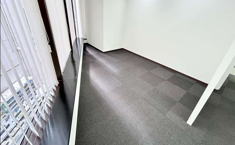 【後方のこちらのスペースは荷物置きなどに利用可能です】 - TIME SHARING 飯田橋 第一勧銀稲垣ビル 2Bの写真