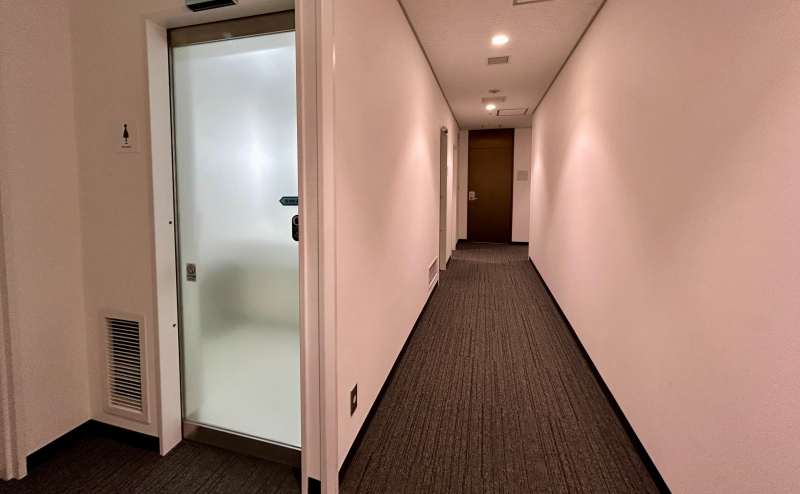 【女子トイレ入口】