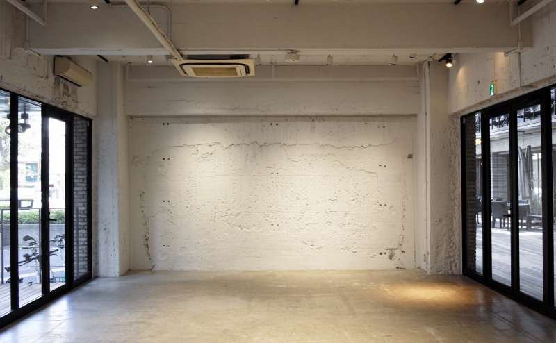 明治神宮前駅から徒歩6分 明治通り沿い路面1Fのプロモーションや展示会に最適な貸スペース 「JOINT AROUND the CORNER」