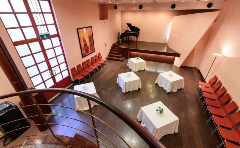 地下メインフロア