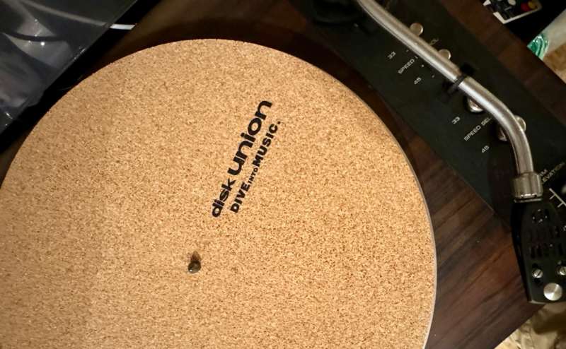 レコードを大音量で聴けるシステム完備