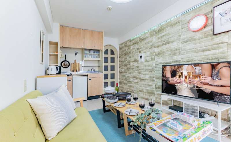 【KT6】ゴミ捨ては無料！高速Wi-Fiあり★なんば駅近♪ コンビニ0分★ キッチンあり！ママ会/女子会/ボドゲ etc