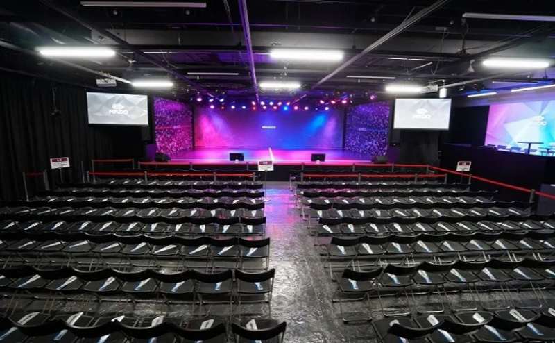 レンタルスペース 【台場駅徒歩1分/ 最大232席】講演会/セミナー/研修利用 幅広く対応可能！巨大スクリーン2面で大迫力 配信機材完備でハイブリットにも対応可