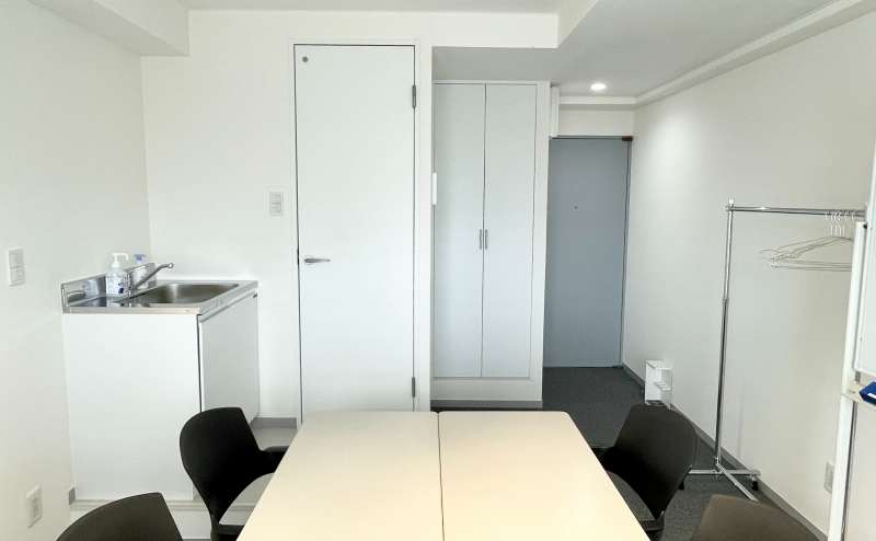 【ホワイト～グレーで統一された清潔感のある内装です】 - TIME SHARING 新宿御苑前 オリエント新宿1001の写真