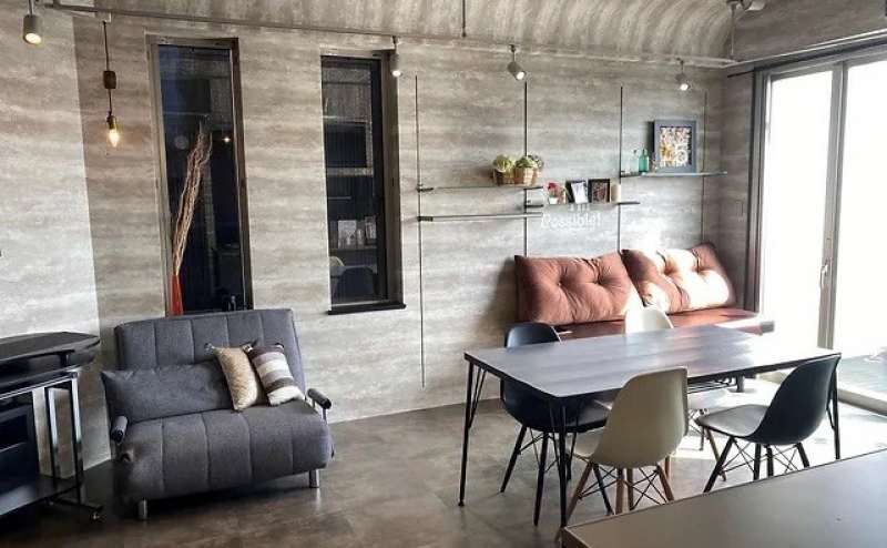 ブラックとグレーを基調とした内装はイタリアンビンテージをイメージしております。清潔感のあるキレイなお部屋でゆっくりお寛ぎ下さい。