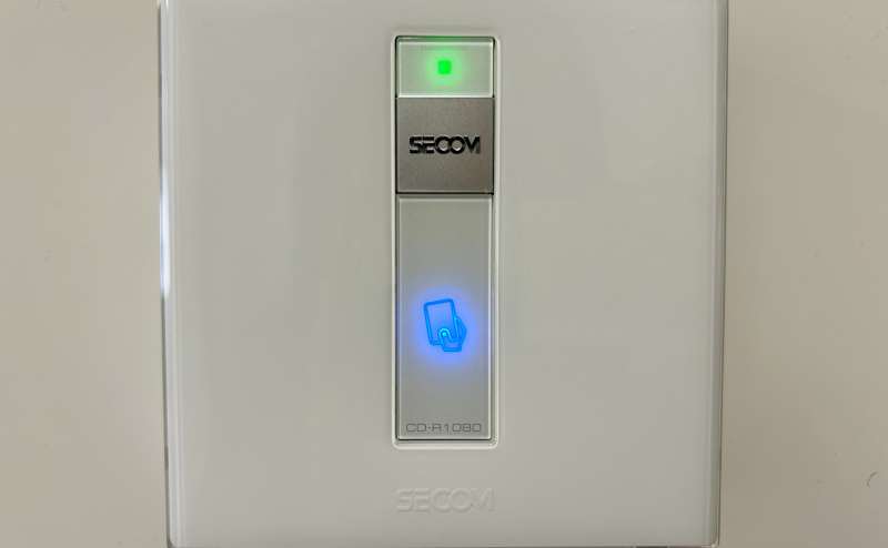 【退室時の施錠はSECOMボタンを5秒以上長押しをして点滅＆アラームがなってからカードキーを当てることでセキュリティが掛かります】