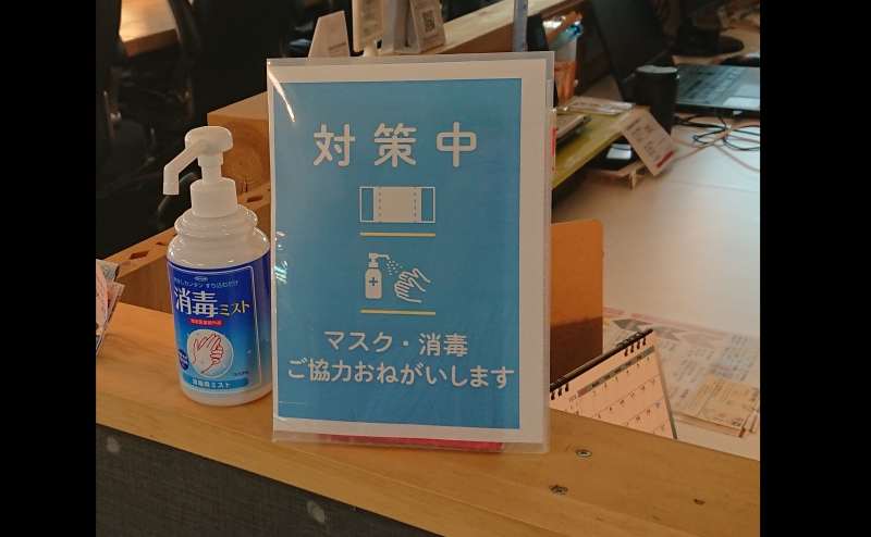 感染症対策に！ビルフロント、室内など、各所に消毒スプレーあり安心。