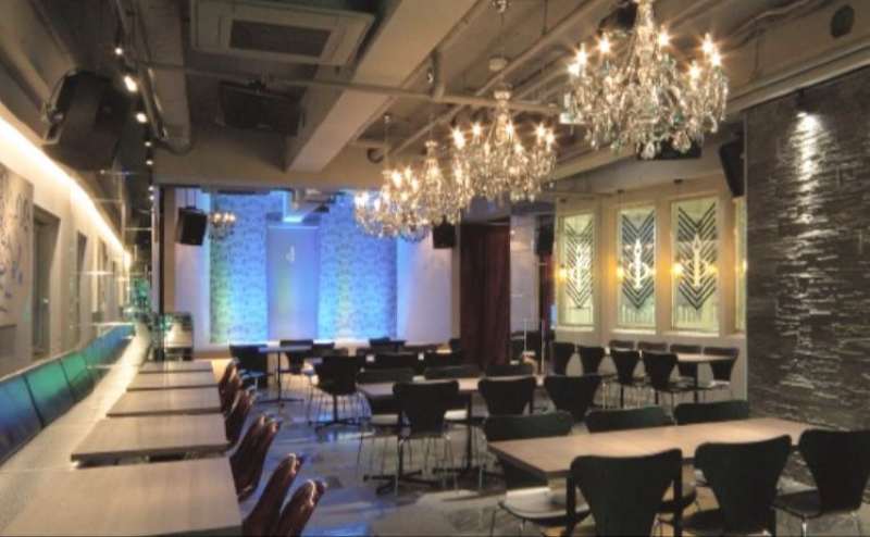 渋谷　イベントスペース　アイコン　モダンデザインに大胆なグリーンを融合させたオシャレ空間