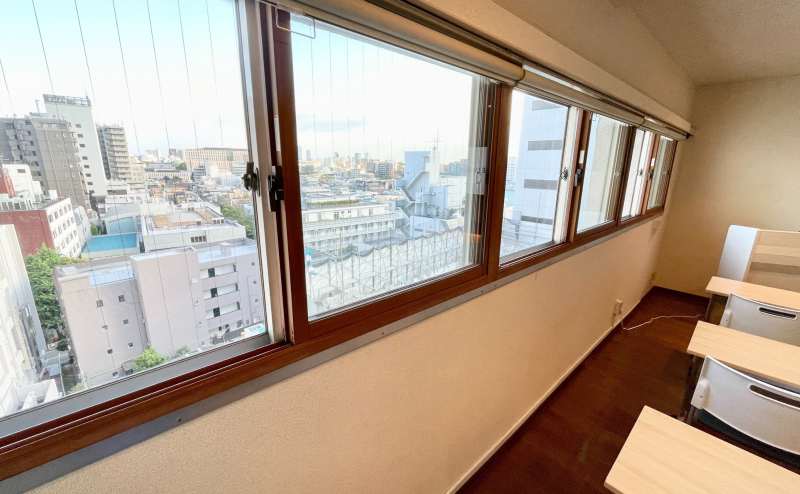 【窓枠も木枠になっていてナチュラルでおしゃれ♪】 - TIME SHARING 四谷8Cの写真