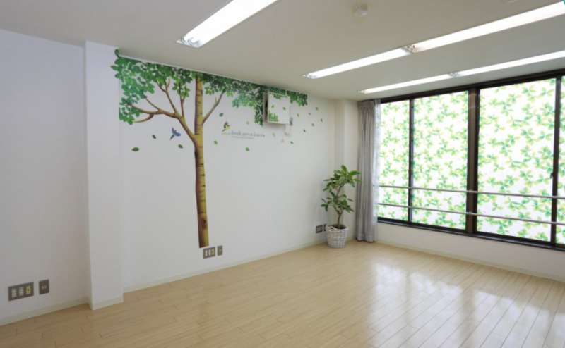 明るい室内は写真や動画の撮影にもご利用いただけます。格安の料金設定で長時間のご利用も安心です