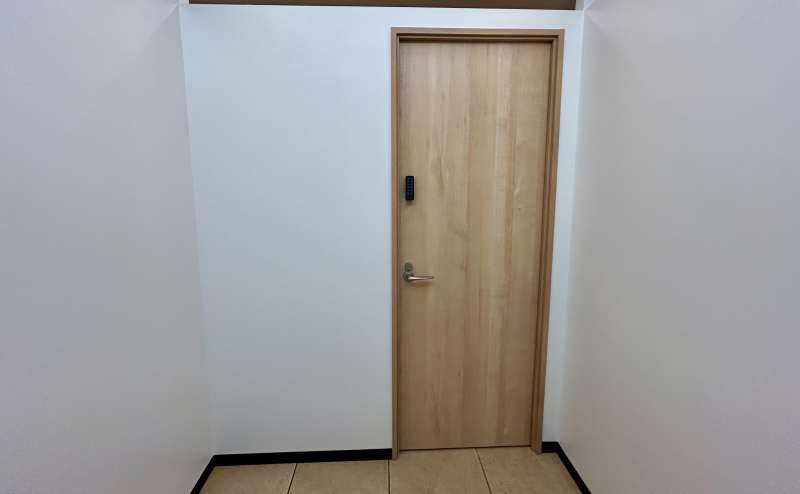 【共有扉に電子キーが設置されております。入室案内をご確認のうえ暗証番号をご入力ください。】 - TIME SHARING 銀座 旗ビル roomFの写真