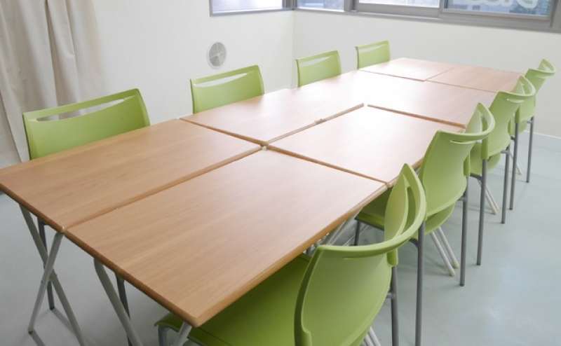 【Bルーム】グリーンチェアが爽やか☆ 大き目レトロな黒板がオシャレな川口エリア人気のスペースです