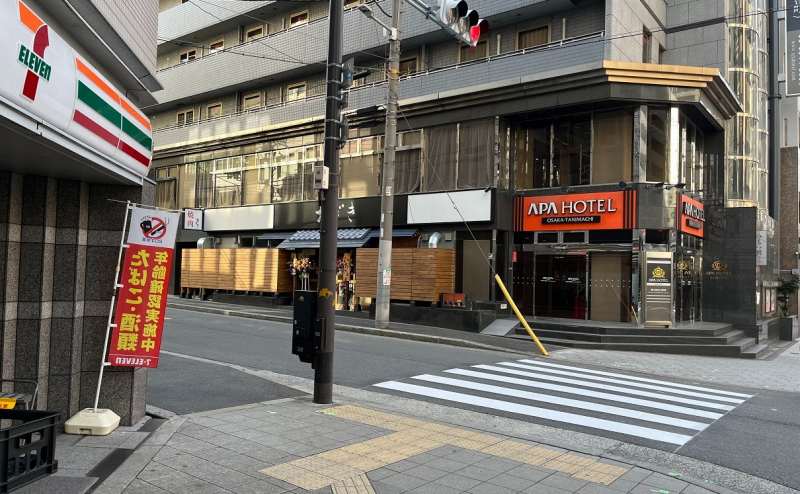 ４．「セブンイレブン」、「アパホテル」がある交差点の北西角にシティコープ東本町があります。(ジャンボ酒場が1階にある建物です)