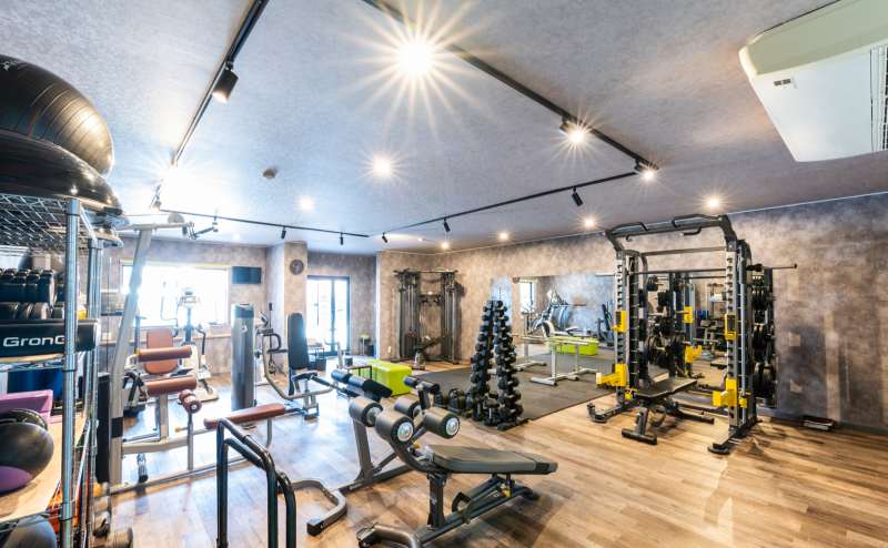 レンタルスペース 【Private Gym 健】「愛知県最大級」完全個室の広々と綺麗でマシン豊富のワンランク上を行くジム。駐車場2台完備（名古屋市中村区）