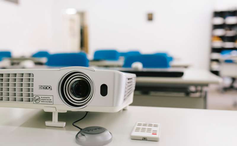 コンパクトなプロジェクター