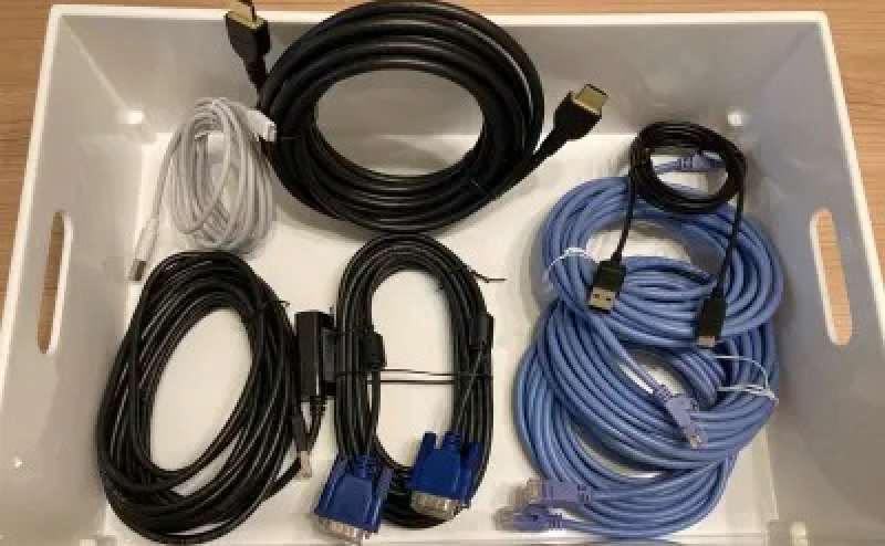 ケーブル類もご利用しています。すべて無料です