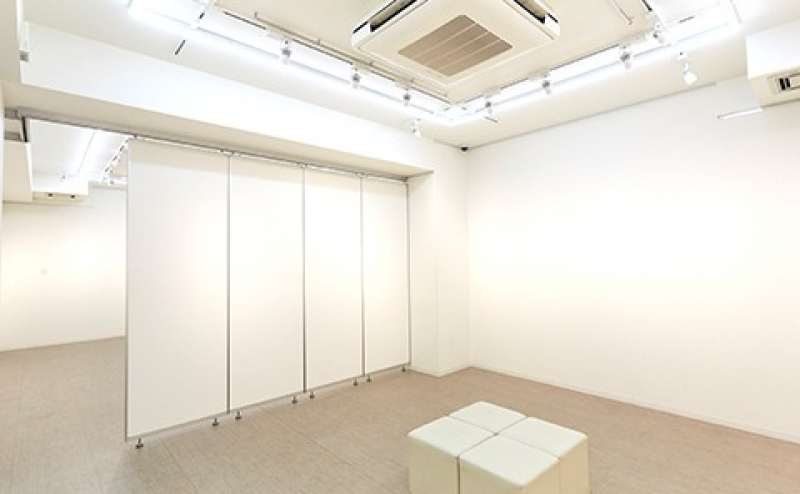 可動式の壁がございますので展示の工夫も可能です