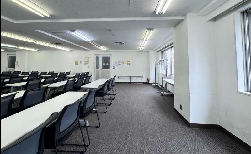 【出入口付近は広いスペースがあるため、受付場所や荷物置き場としてご活用いただけます】 - TIME SHARING 新宿7Aの写真